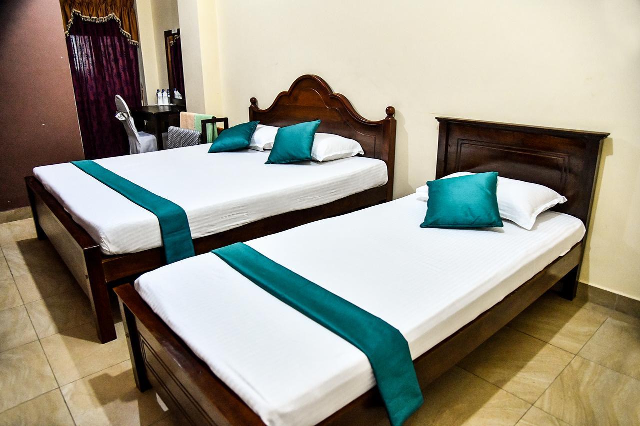 Sri Krishna Bhavan Hotel Hatton Exterior photo